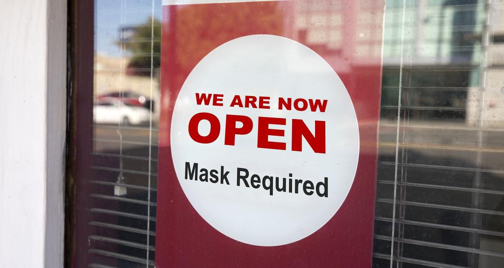 Sign on store indicating face mask required for entry