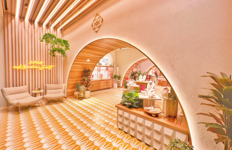 Kendra Scott store entrance.