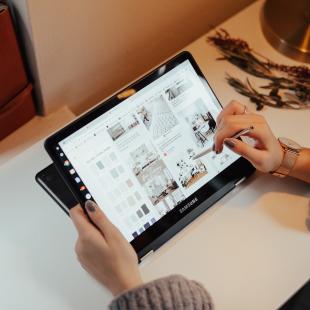 a closeup screen of a lady using pintrest on her ipad